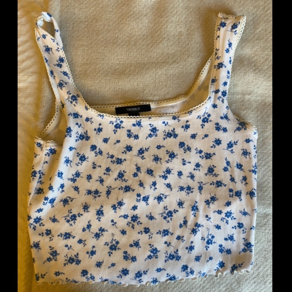 Forever 21 White Floral Crop Top. Size: Small. Color: White.